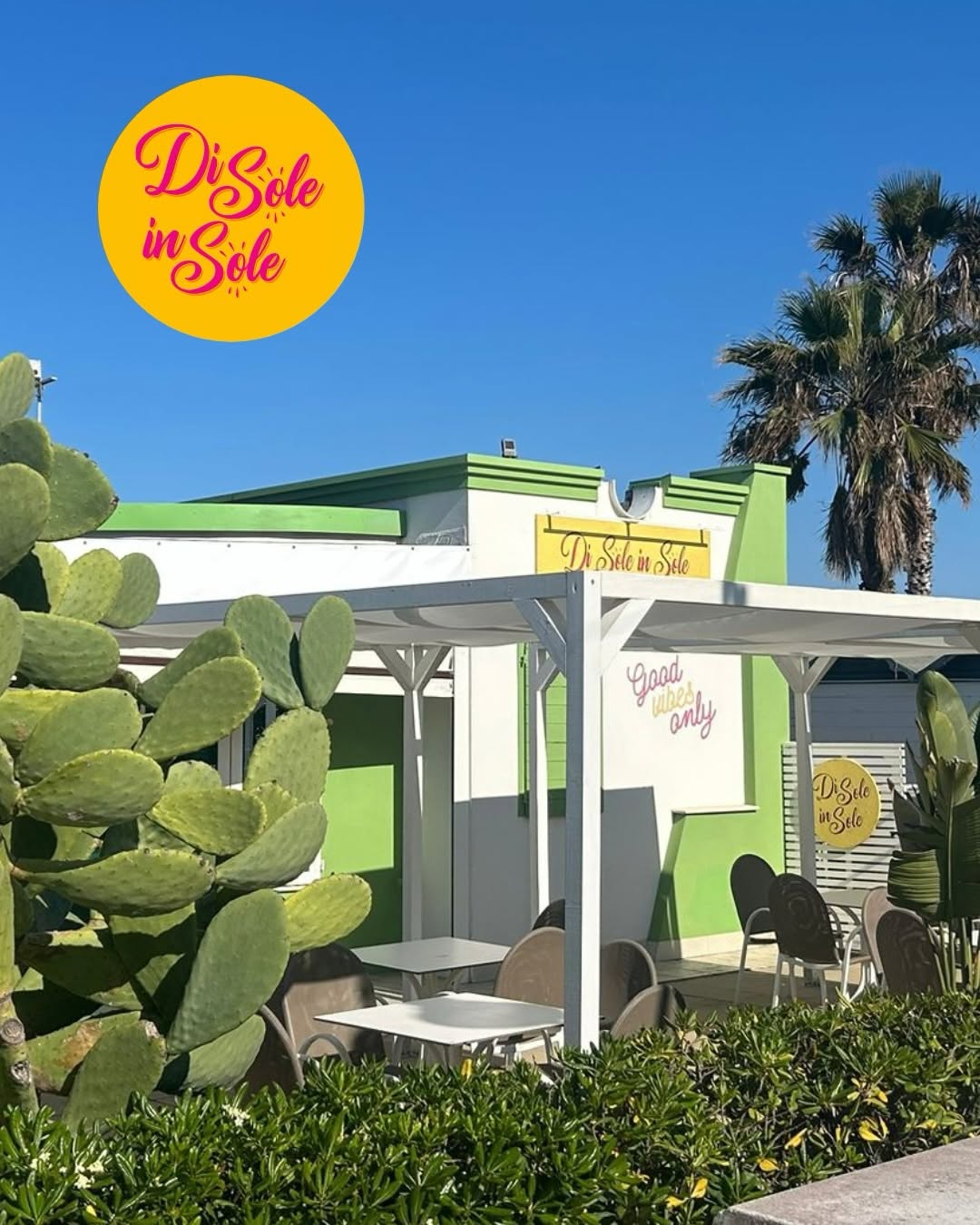 La pergola dello Chalet Di Sole in Sole sul lungomare di Porto San Giorgio